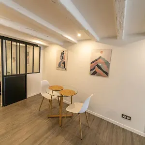https://confortable-2-pieces-au-coeur-du-centre-historique.hotels-rhonealpes.com