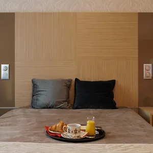 https://villa-sully.hotels-rhonealpes.com