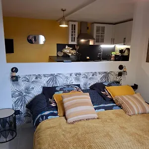 https://le-gte-des-pierres-dores.hotels-rhonealpes.com